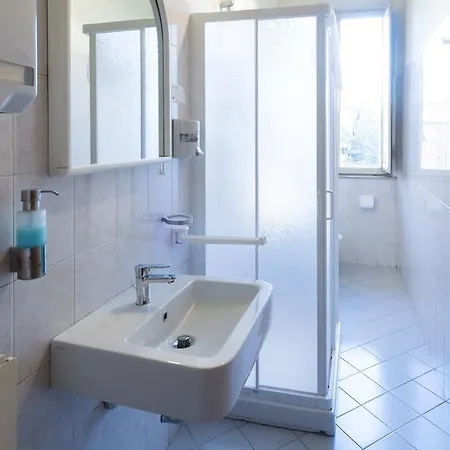 Moderno Hotel 2*